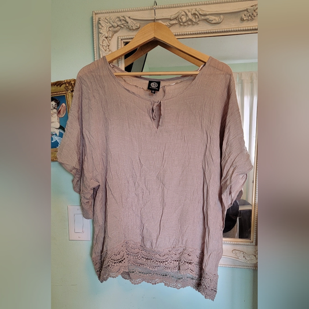 Bobeau tunic with lace trim XL bine tan